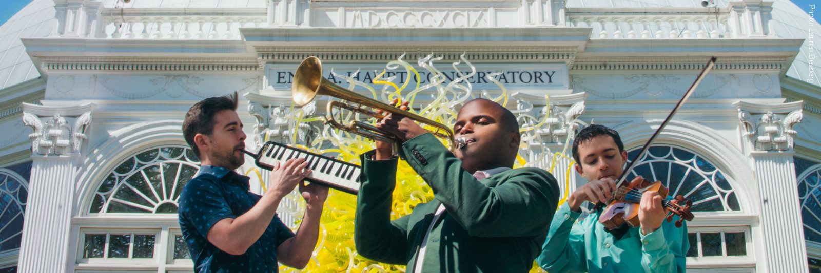 LIve music at Chihuly