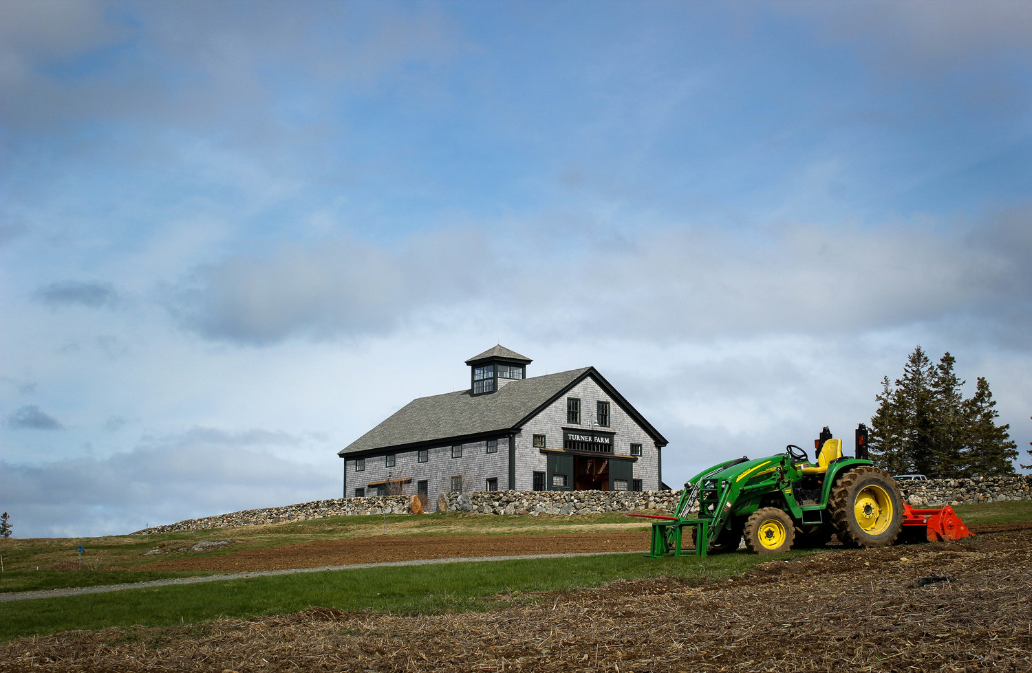 tractor.barn .4.14 1