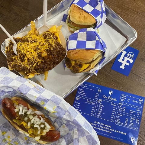 tempImagexn6So2 burgers on tray